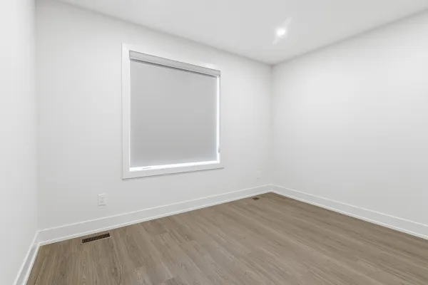 Upstairs at 26 Biggar Ave photo 20