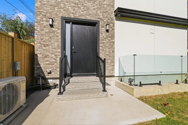 Downstairs at 26 Biggar Ave photo 19